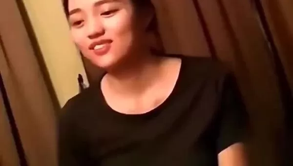 抓龙筋的妹子可以摸奶子